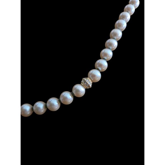 Faux pearl and diamond necklace - Picture 2 of 3